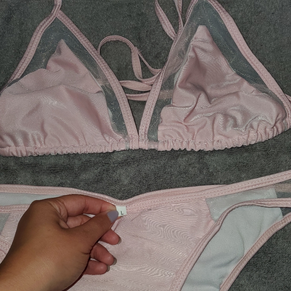 Bikini - Picture 2 of 2